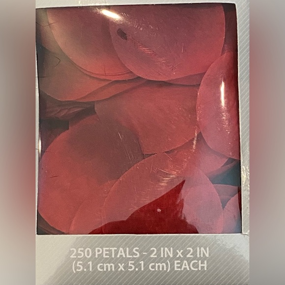 Red Fabric Rose Petals 250 Pieces New - Picture 3 of 6